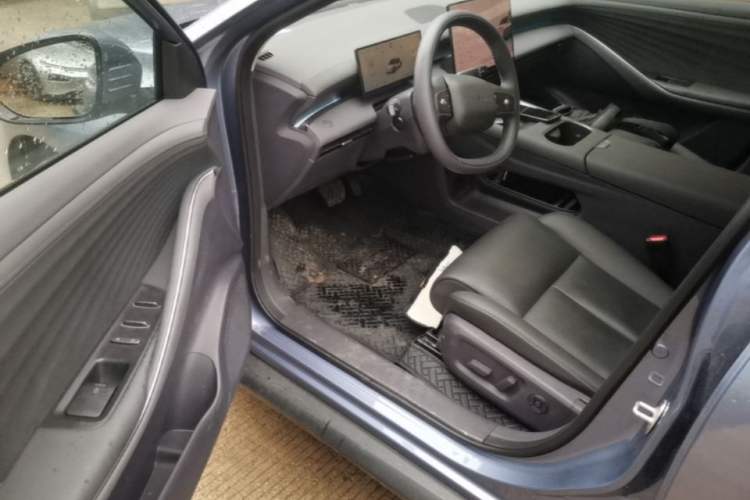 Used Nissan N6 2026 Model 180 Max Driver Seat