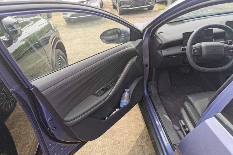 Used Nissan N6 2026 Model 180 Max Driver Seat