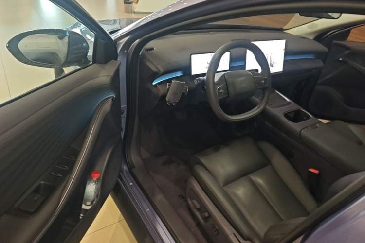 Used Nissan N6 2026 Model 180 Max Driver Seat