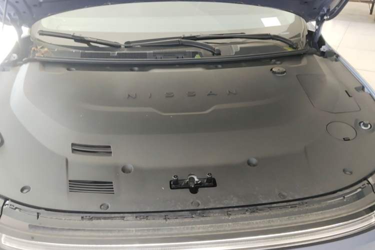 Used Nissan N6 2026 Model 180 Max Engine Bay
