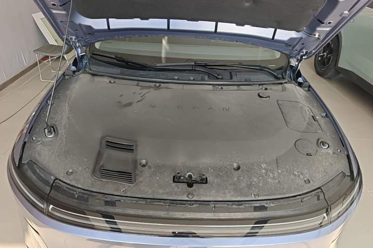 Used Nissan N6 2026 Model 180 Max Engine Bay