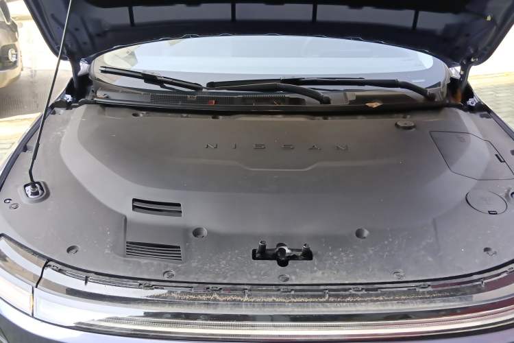 Used Nissan N6 2026 Model 180 Max Engine Bay