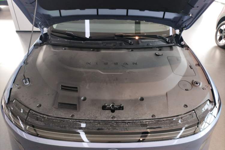 Used Nissan N6 2026 Model 180 Max Engine Bay
