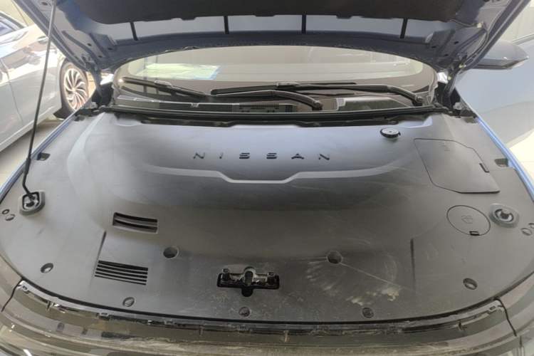 Used Nissan N6 2026 Model 180 Max Engine Bay