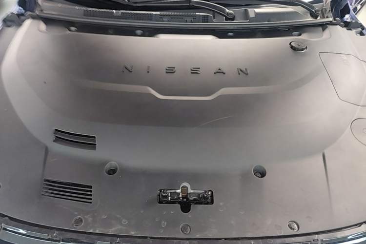 Used Nissan N6 2026 Model 180 Max Engine Bay
