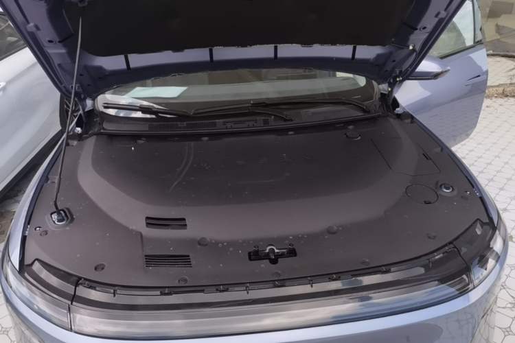 Used Nissan N6 2026 Model 180 Max Engine Bay