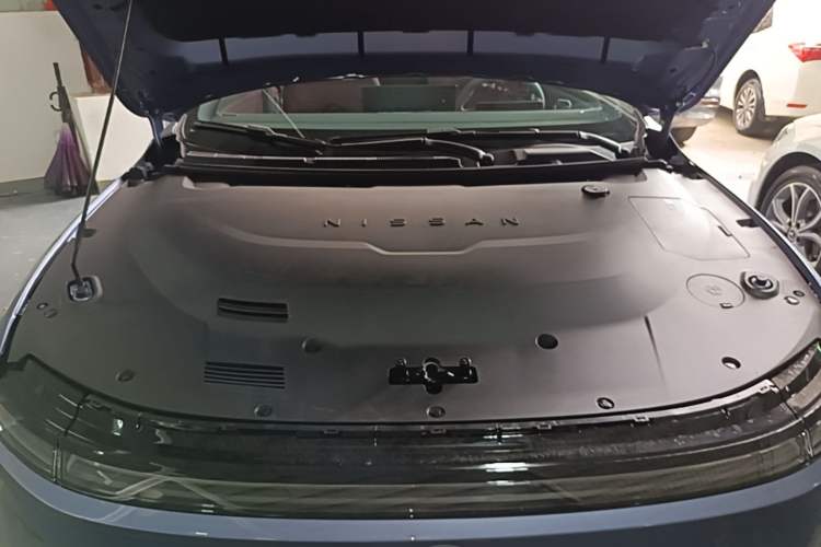 Used Nissan N6 2026 Model 180 Max+ Engine Bay