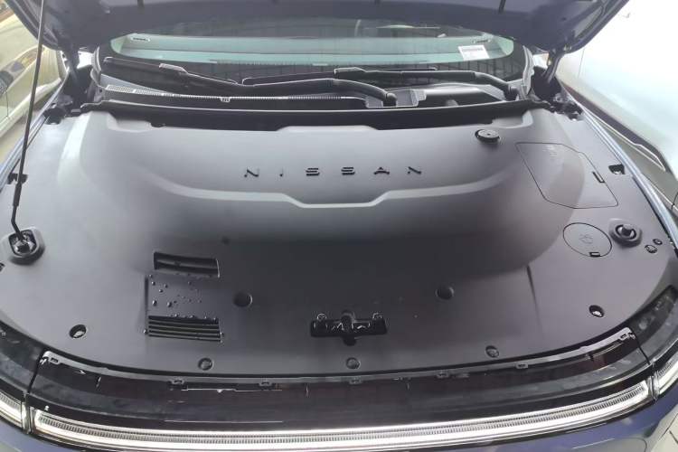Used Nissan N6 2026 Model 180 Max Engine Bay