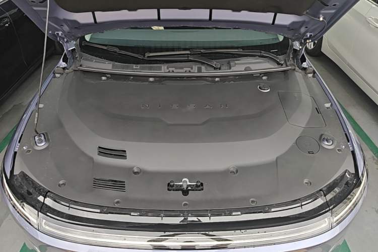 Used Nissan N6 2026 Model 180 Max Engine Bay