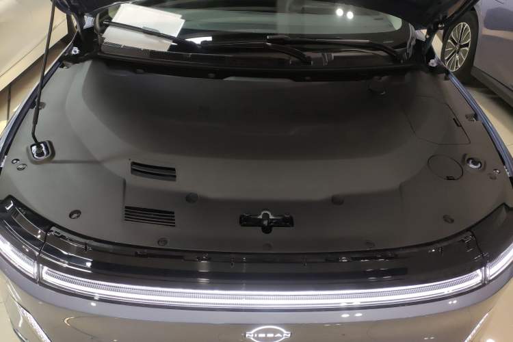 Used Nissan N6 2026 Model 180 Max Engine Bay