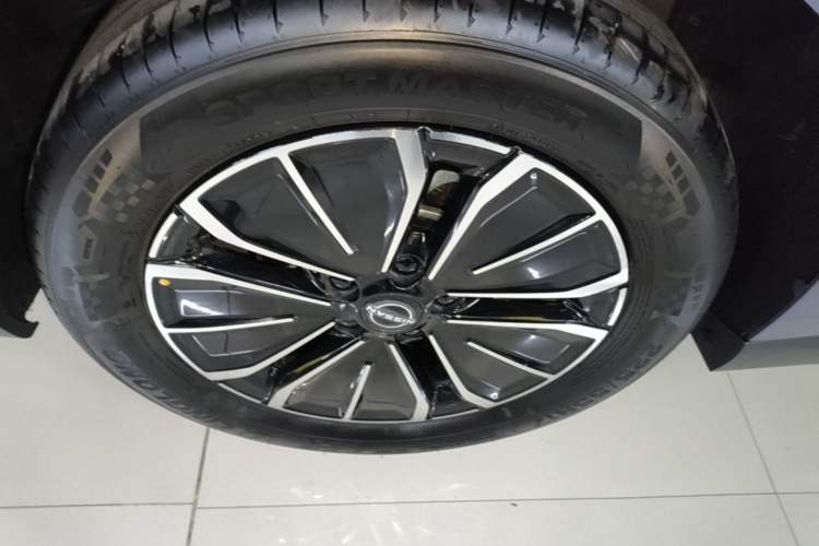 Used Nissan N6 2026 Model 180 Max Exterior 1