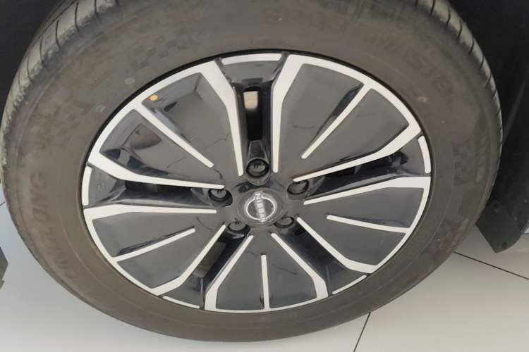 Used Nissan N6 2026 Model 180 Max Exterior 4