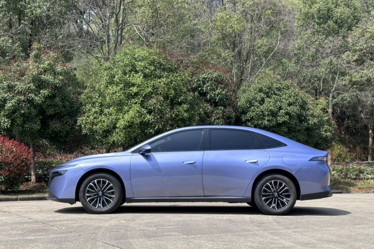 Used Nissan N6 2026 Model 180 Max Exterior 4