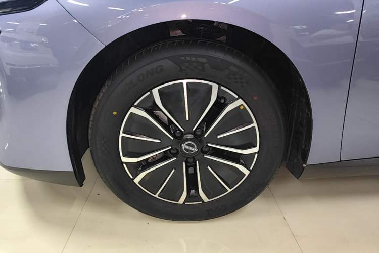 Used Nissan N6 2026 Model 180 Max Exterior 4