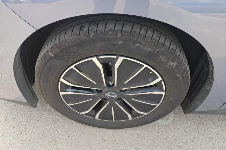 Used Nissan N6 2026 Model 180 Max Exterior 4