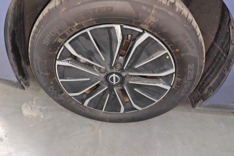 Used Nissan N6 2026 Model 180 Max Exterior 4