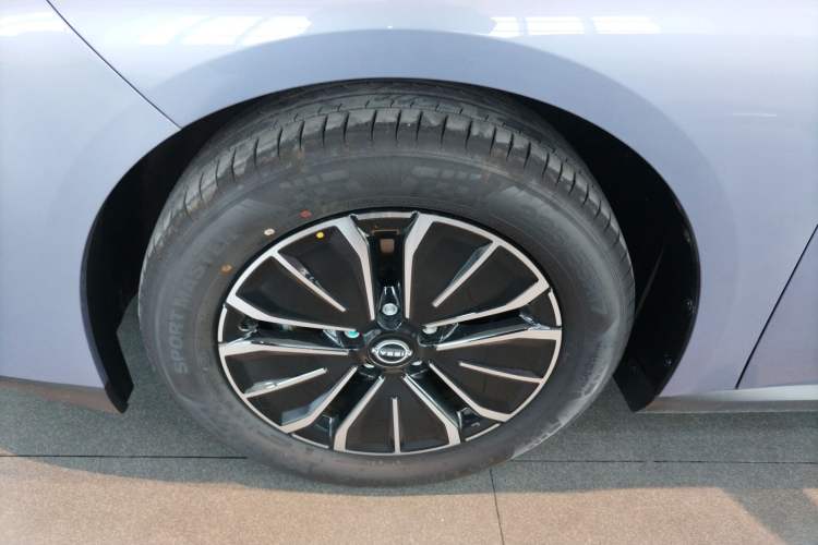 Used Nissan N6 2026 Model 180 Max Exterior 4