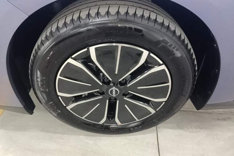 Used Nissan N6 2026 Model 180 Max Exterior 4