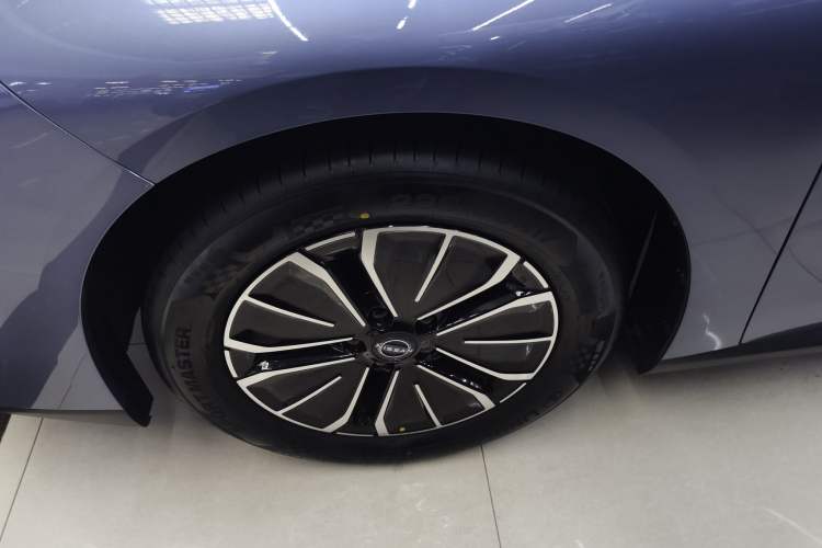 Used Nissan N6 2026 Model 180 Max Exterior 4