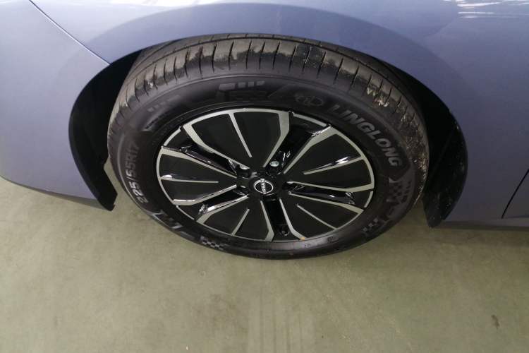 Used Nissan N6 2026 Model 180 Max Exterior 4