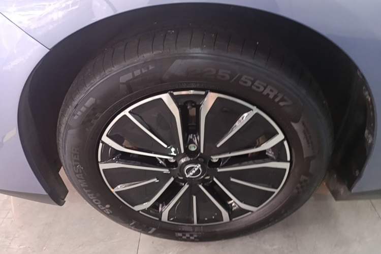 Used Nissan N6 2026 Model 180 Max Exterior 4