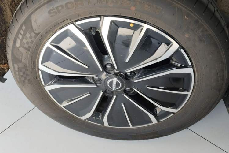 Used Nissan N6 2026 Model 180 Max Exterior 5