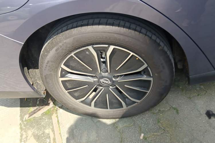Used Nissan N6 2026 Model 180 Max Exterior 5