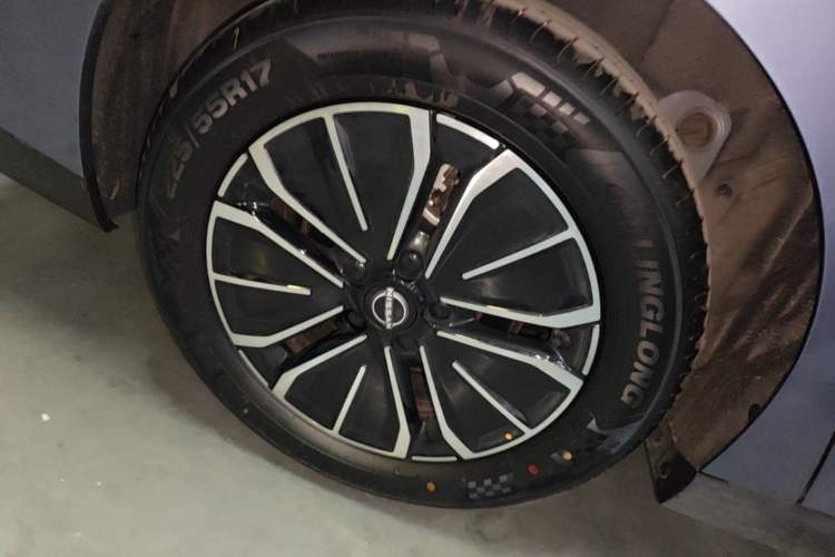Used Nissan N6 2026 Model 180 Max Exterior 5