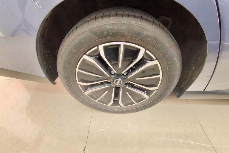 Used Nissan N6 2026 Model 180 Max Exterior 5