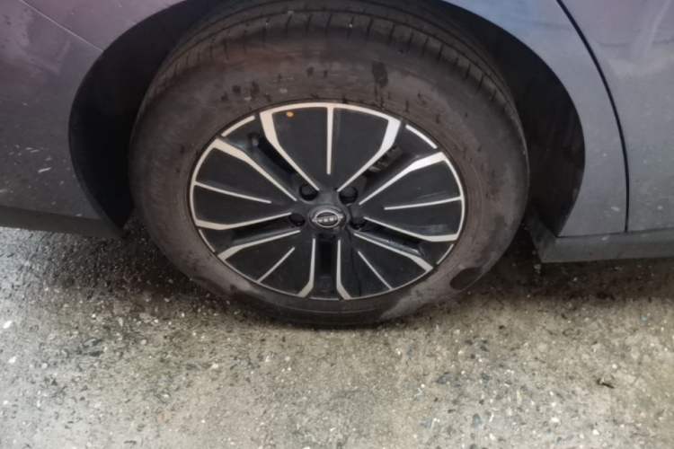 Used Nissan N6 2026 Model 180 Max Exterior 5