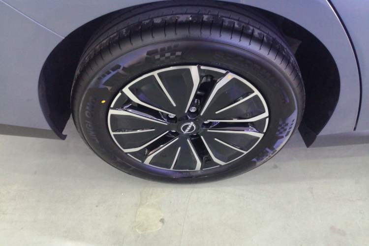 Used Nissan N6 2026 Model 180 Max Exterior 5