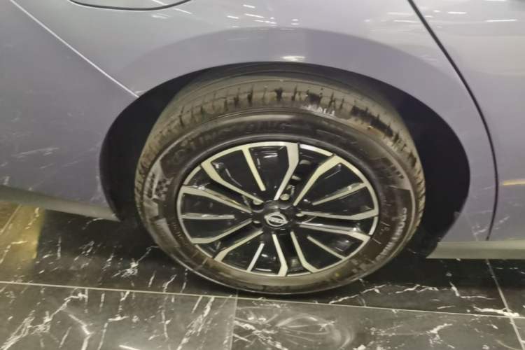 Used Nissan N6 2026 Model 180 Max Exterior 5
