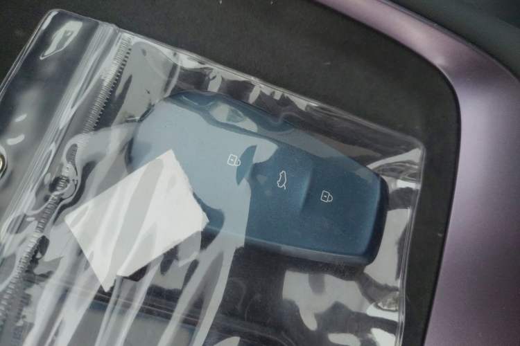 Used Nissan N6 2026 Model 180 Max Interior 1