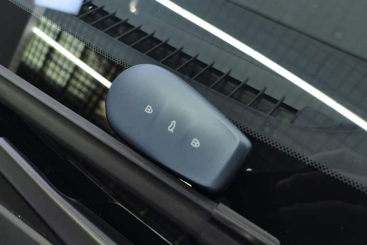 Used Nissan N6 2026 Model 180 Max Interior 1