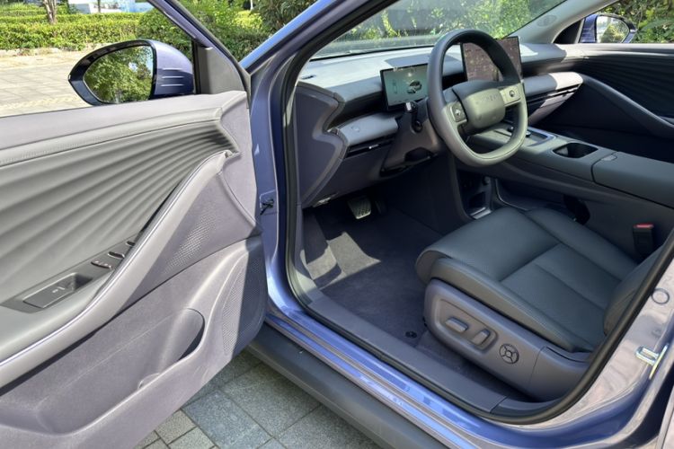 Used Nissan N6 2026 Model 180 Max Left Front Seat