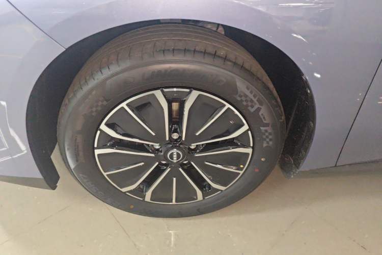 Used Nissan N6 2026 Model 180 Max Left Front Wheel Hub