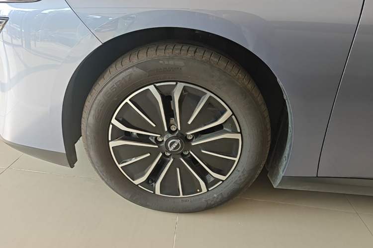 Used Nissan N6 2026 Model 180 Max Left Front Wheel Hub