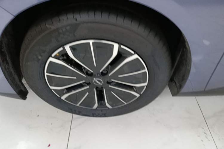 Used Nissan N6 2026 Model 180 Max Left Front Wheel Hub
