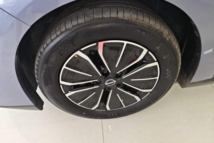 Used Nissan N6 2026 Model 180 Max Left Front Wheel Hub