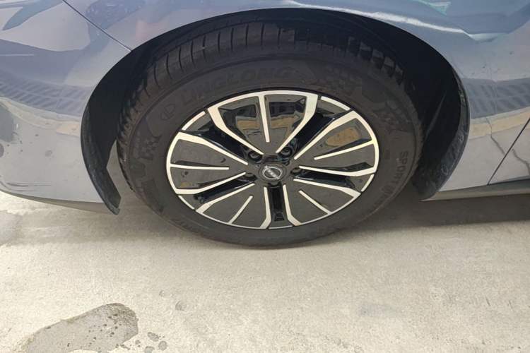 Used Nissan N6 2026 Model 180 Max Left Front Wheel Hub