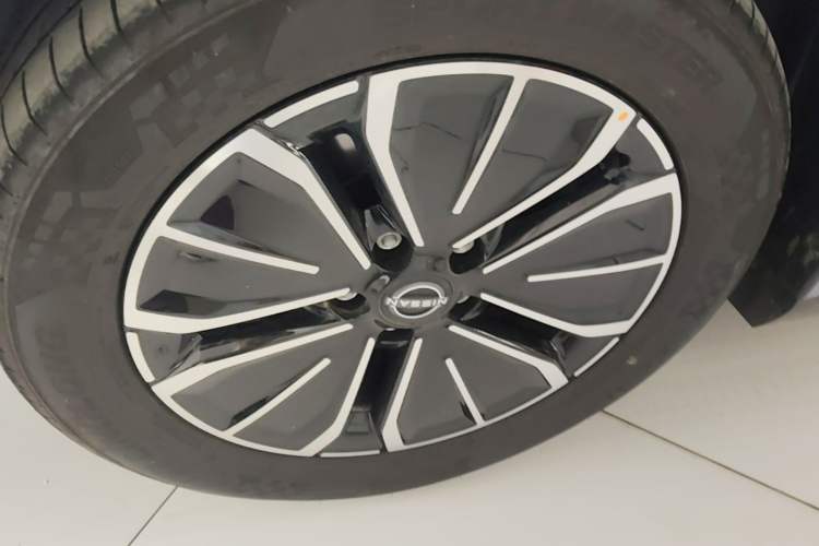 Used Nissan N6 2026 Model 180 Max Left Front Wheel Hub