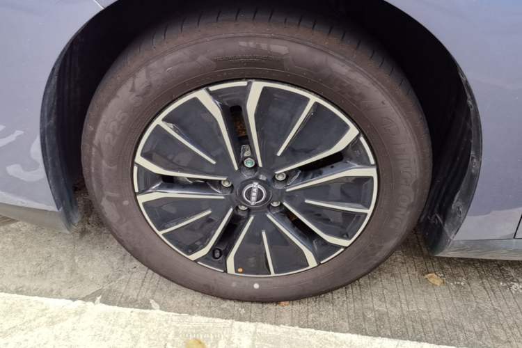 Used Nissan N6 2026 Model 180 Max Left Front Wheel Hub