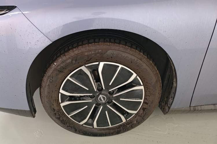 Used Nissan N6 2026 Model 180 Max Left Front Wheel Hub