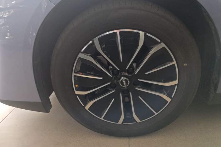 Used Nissan N6 2026 Model 180 Max Left Front Wheel Hub