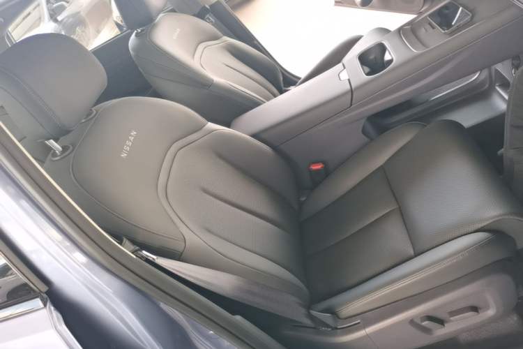 Used Nissan N6 2026 Model 180 Max Right Front Seat