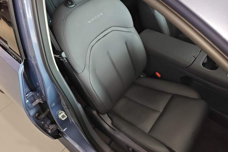 Used Nissan N6 2026 Model 180 Max Right Front Seat