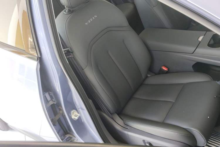 Used Nissan N6 2026 Model 180 Max Right Front Seat