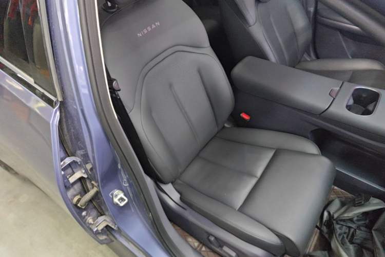Used Nissan N6 2026 Model 180 Max Right Front Seat