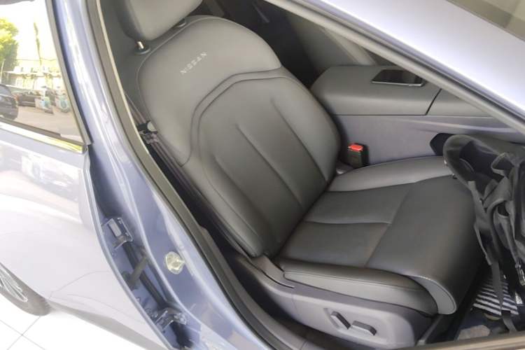 Used Nissan N6 2026 Model 180 Max Right Front Seat