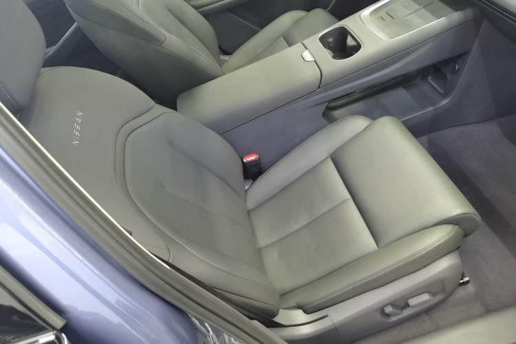 Used Nissan N6 2026 Model 180 Max Right Front Seat